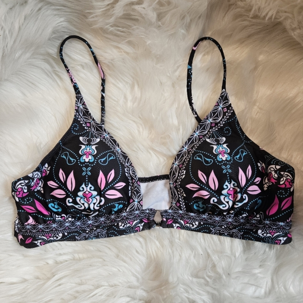 NWT Flower Bikini Top‎